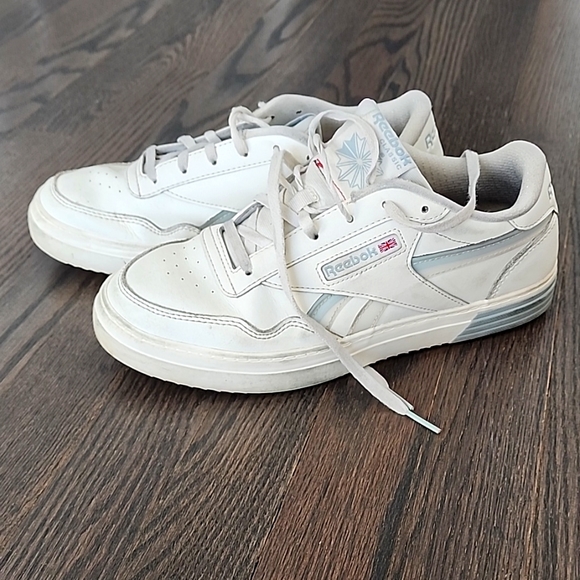 Reebok size 9 - Picture 1 of 3